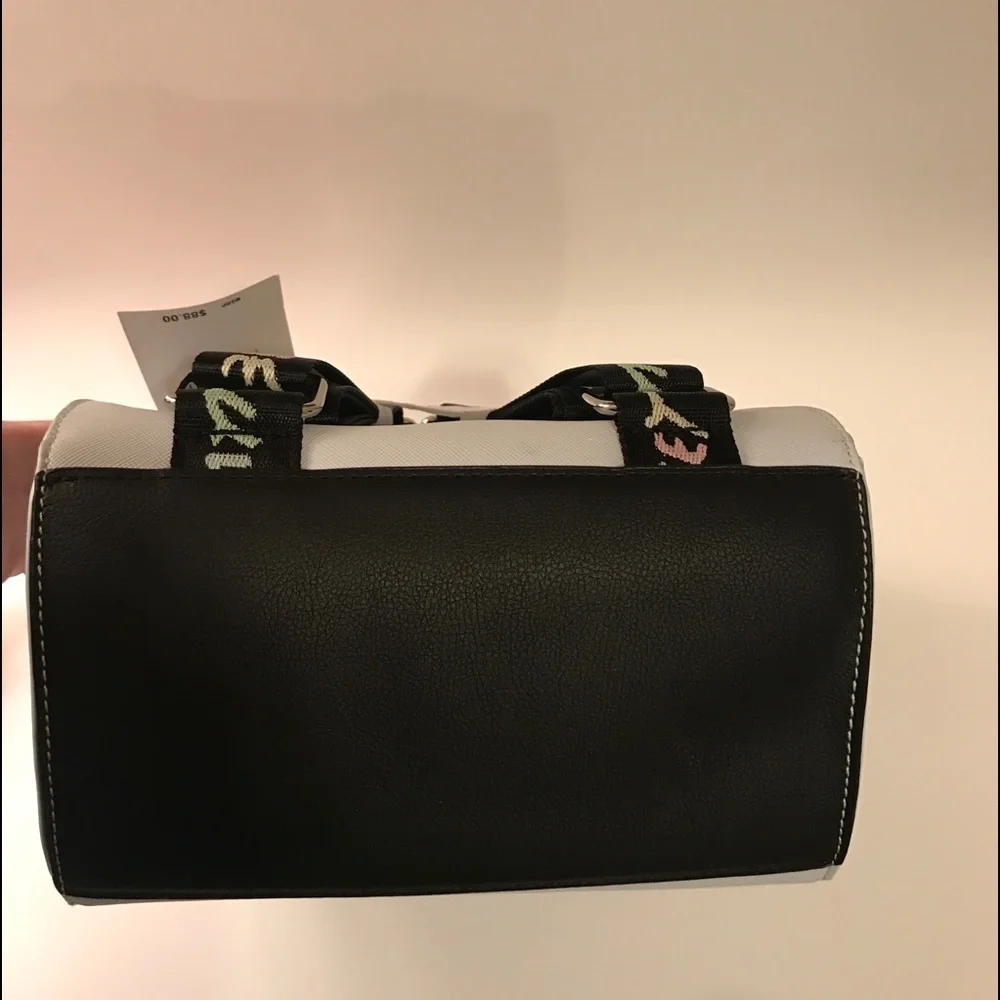 🐱Betsey Johnson Maraa Sky Mid Size Backpack
